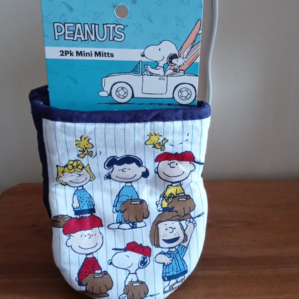 Snoopy oven mitts